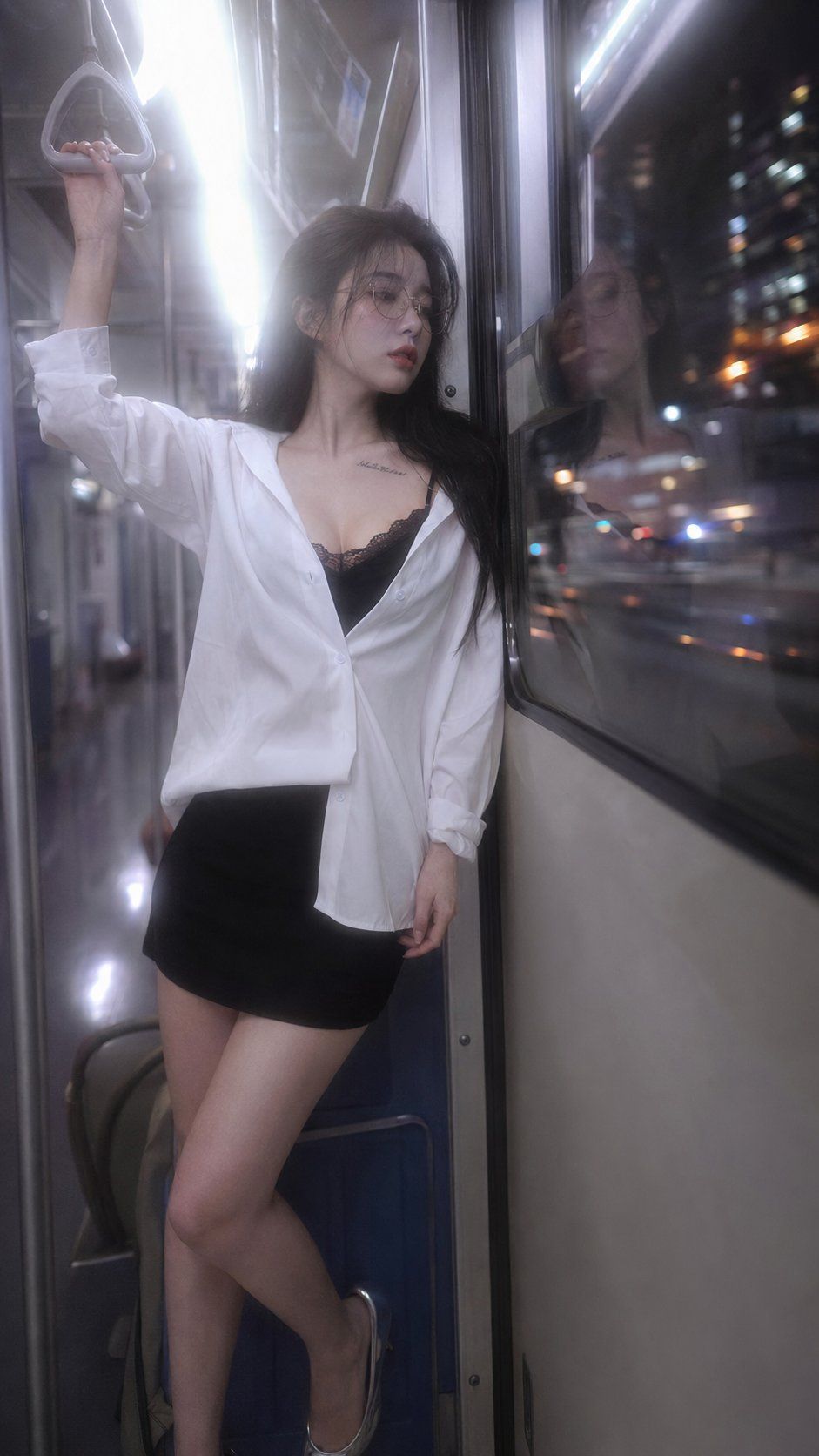 日系写真深夜末班车中国网红少女