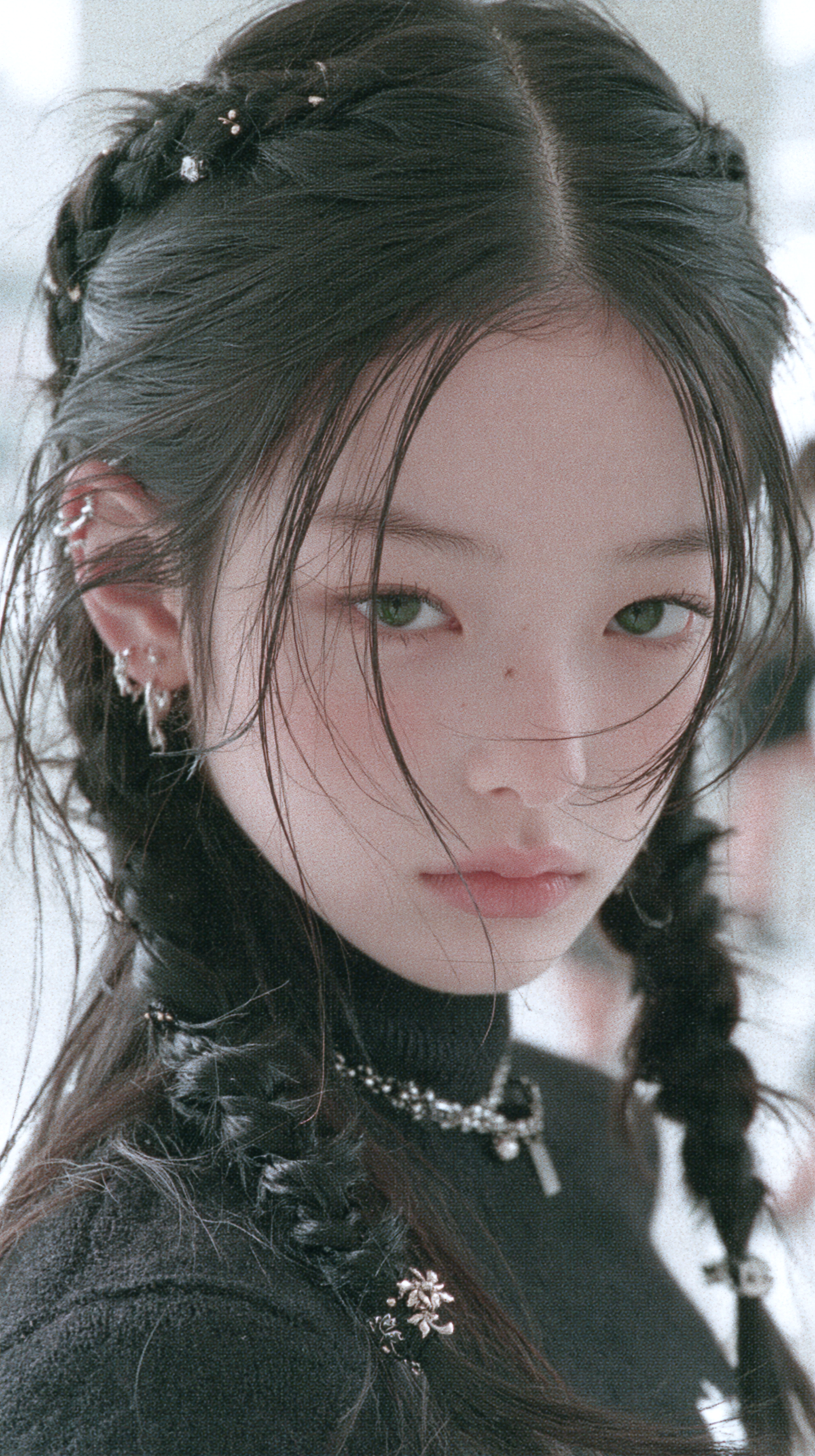 A composition that exudes anonymity; blogger-style; a modern, A hairstyle with b