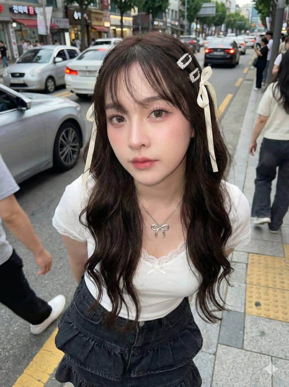 韩街时尚:青春美少女的Y2K妆容