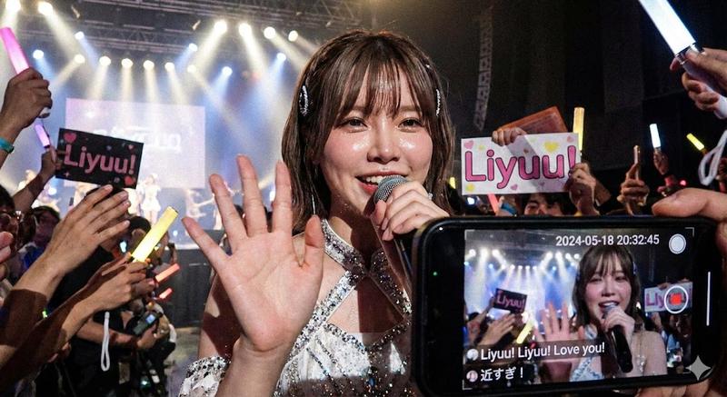 纳米香蕉Pro:Liyuu演唱会现场粉丝高清镜头