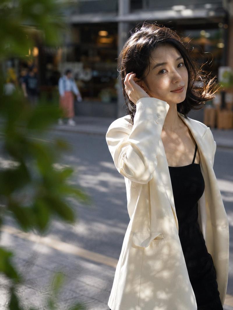 写实风格中国女性街拍