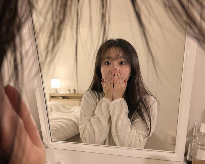 第一人称镜面卧室照片