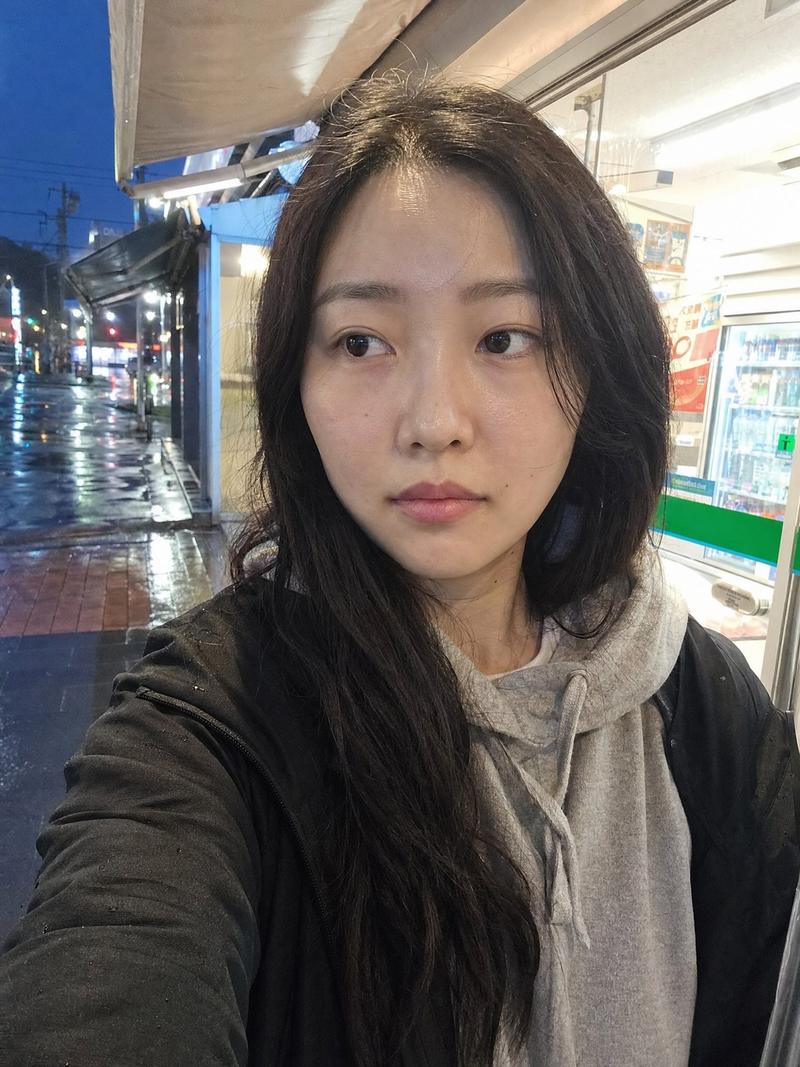 雨天便利店自拍