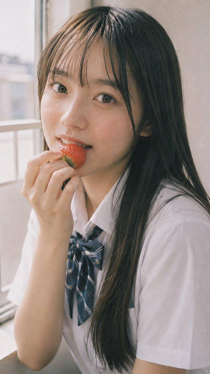 夏季制服与草莓人像